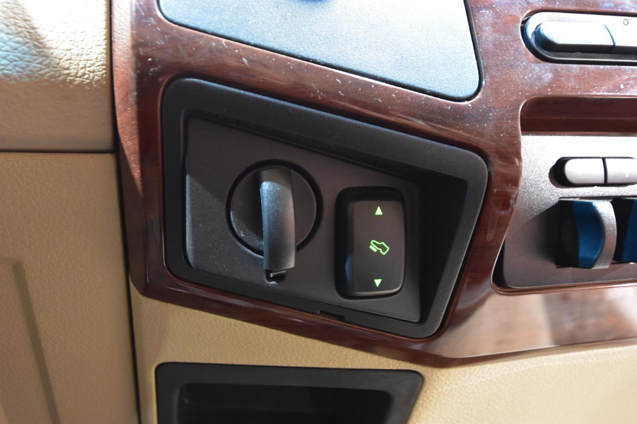 Ford Super Duty F-250 SRW 4WD Crew Cab 156" King Ranch 2009