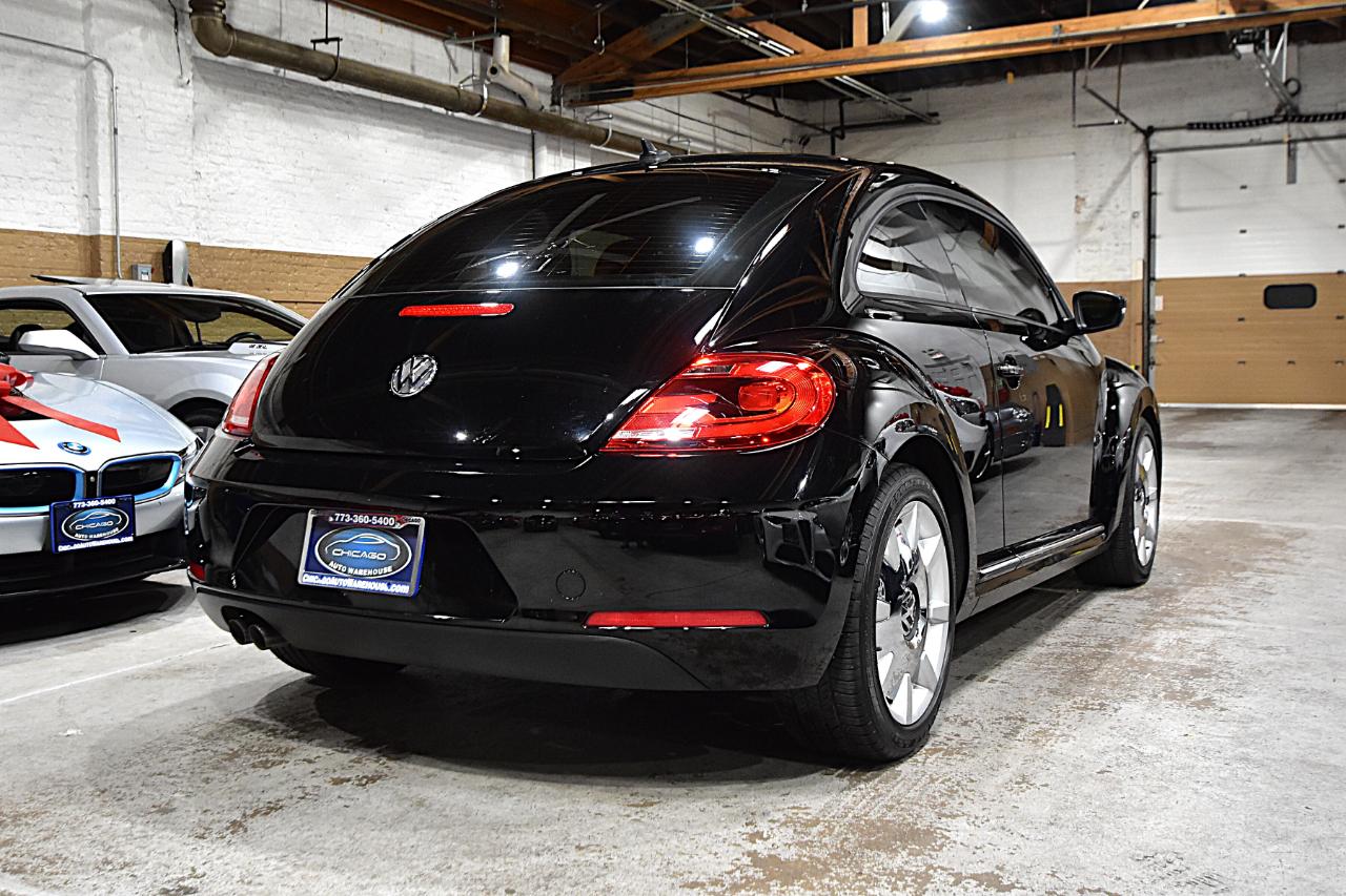 Volkswagen Beetle 2.5L PZEV W/SOUND/NAV 2012