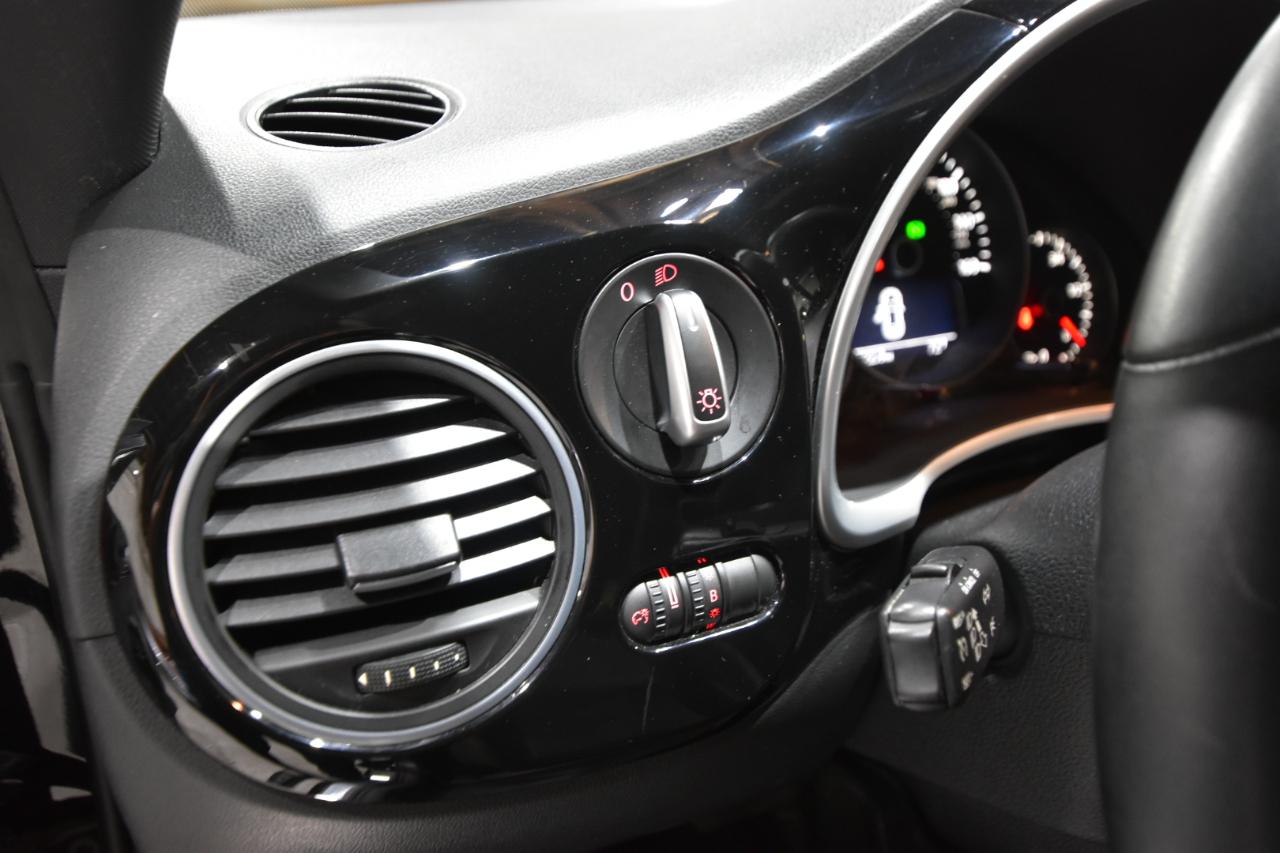 Volkswagen Beetle 2.5L PZEV W/SOUND/NAV 2012