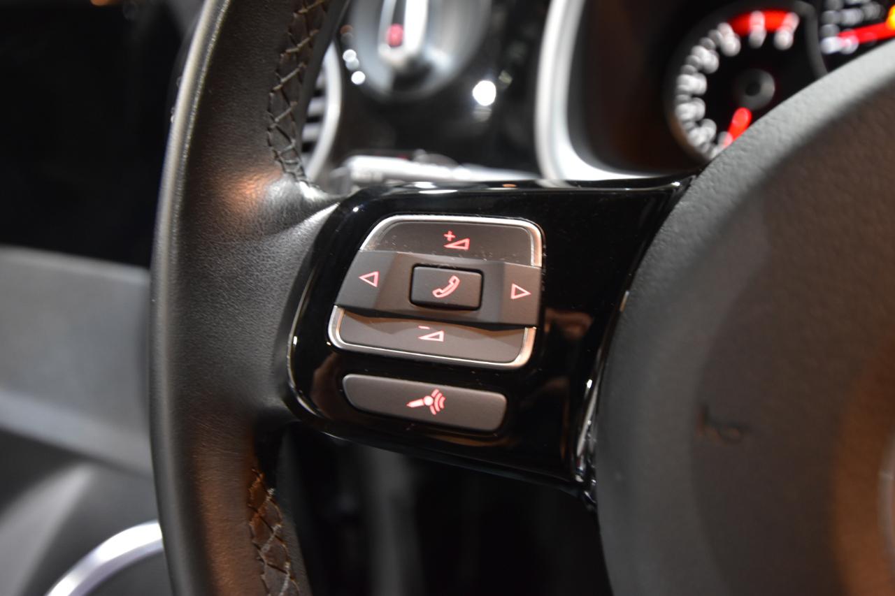 Volkswagen Beetle 2.5L PZEV W/SOUND/NAV 2012