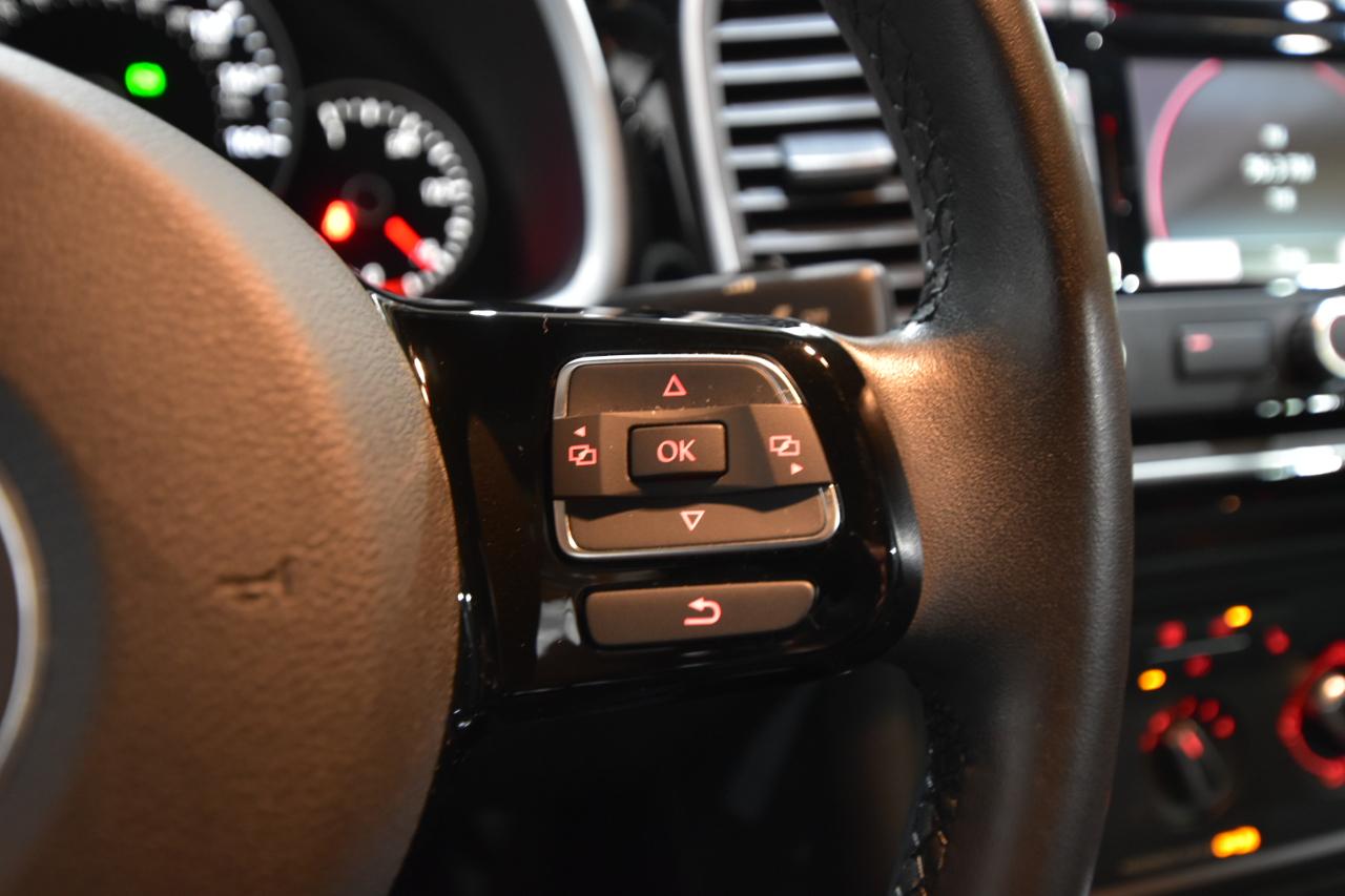 Volkswagen Beetle 2.5L PZEV W/SOUND/NAV 2012