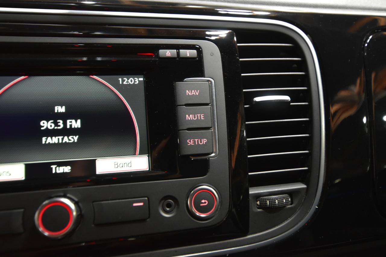 Volkswagen Beetle 2.5L PZEV W/SOUND/NAV 2012
