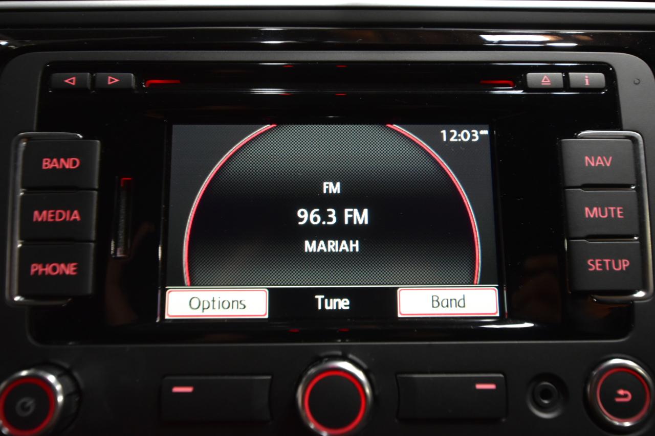 Volkswagen Beetle 2.5L PZEV W/SOUND/NAV 2012