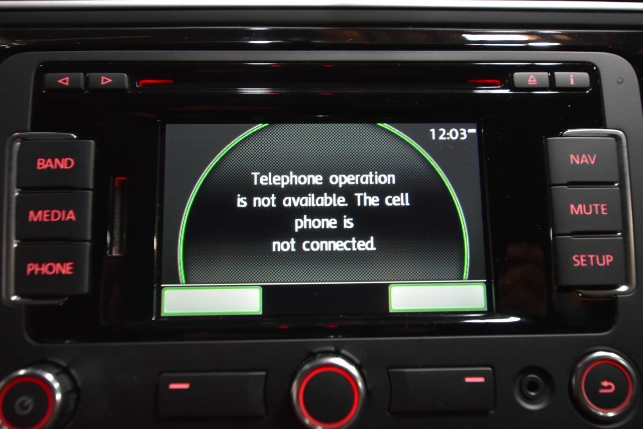 Volkswagen Beetle 2.5L PZEV W/SOUND/NAV 2012