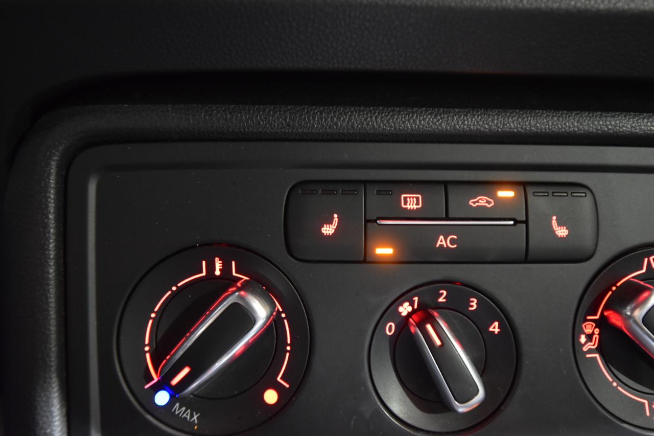 Volkswagen Beetle 2.5L PZEV W/SOUND/NAV 2012
