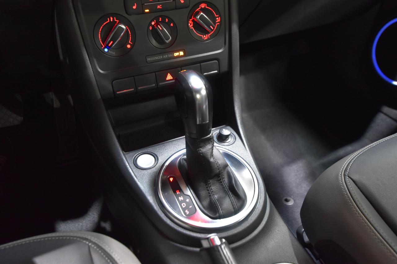 Volkswagen Beetle 2.5L PZEV W/SOUND/NAV 2012