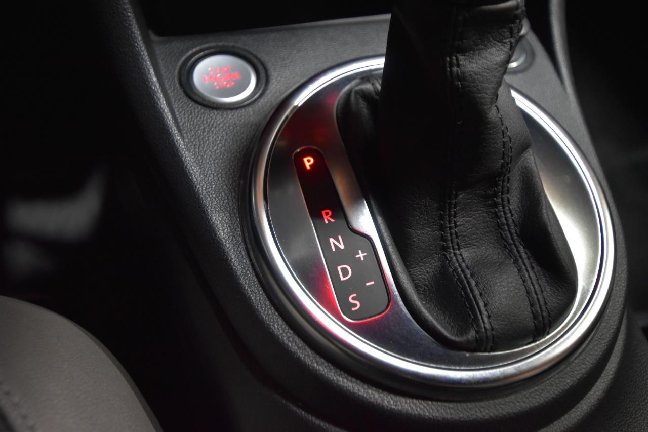 Volkswagen Beetle 2.5L PZEV W/SOUND/NAV 2012