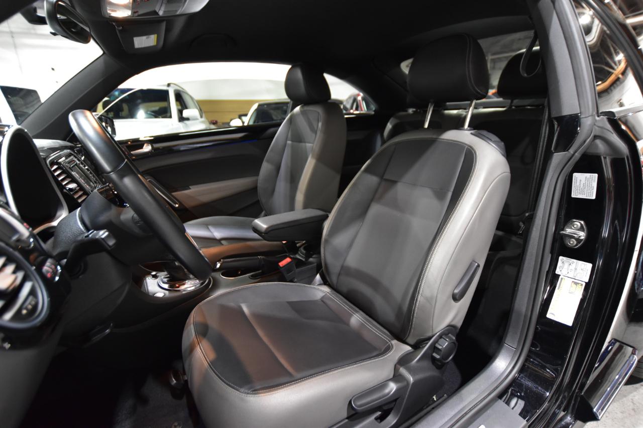 Volkswagen Beetle 2.5L PZEV W/SOUND/NAV 2012