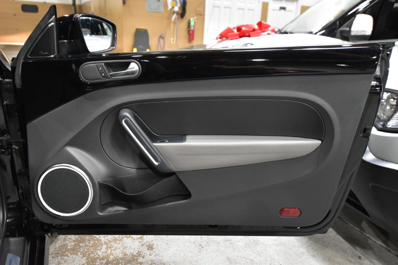 Volkswagen Beetle 2.5L PZEV W/SOUND/NAV 2012