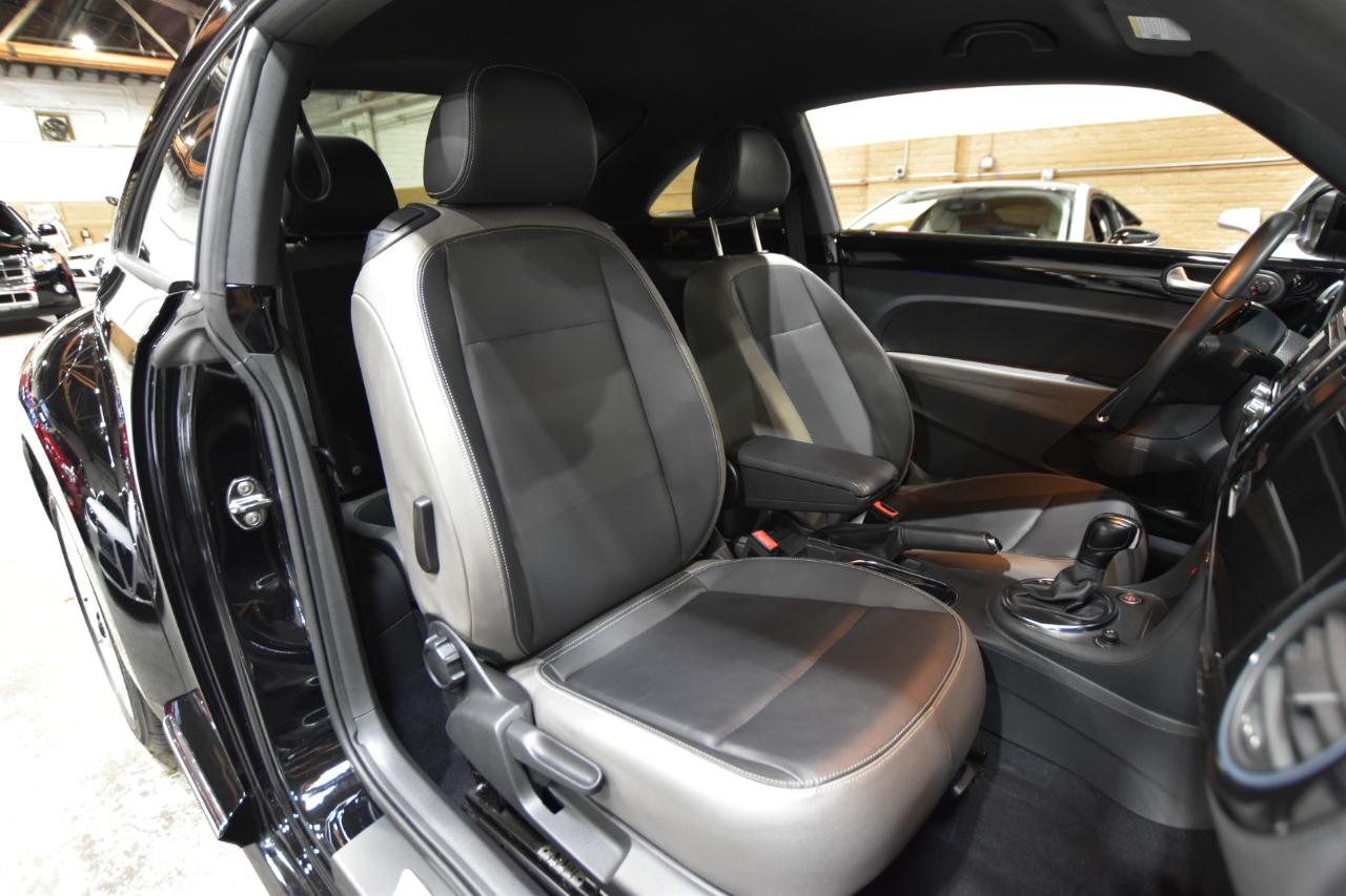 Volkswagen Beetle 2.5L PZEV W/SOUND/NAV 2012
