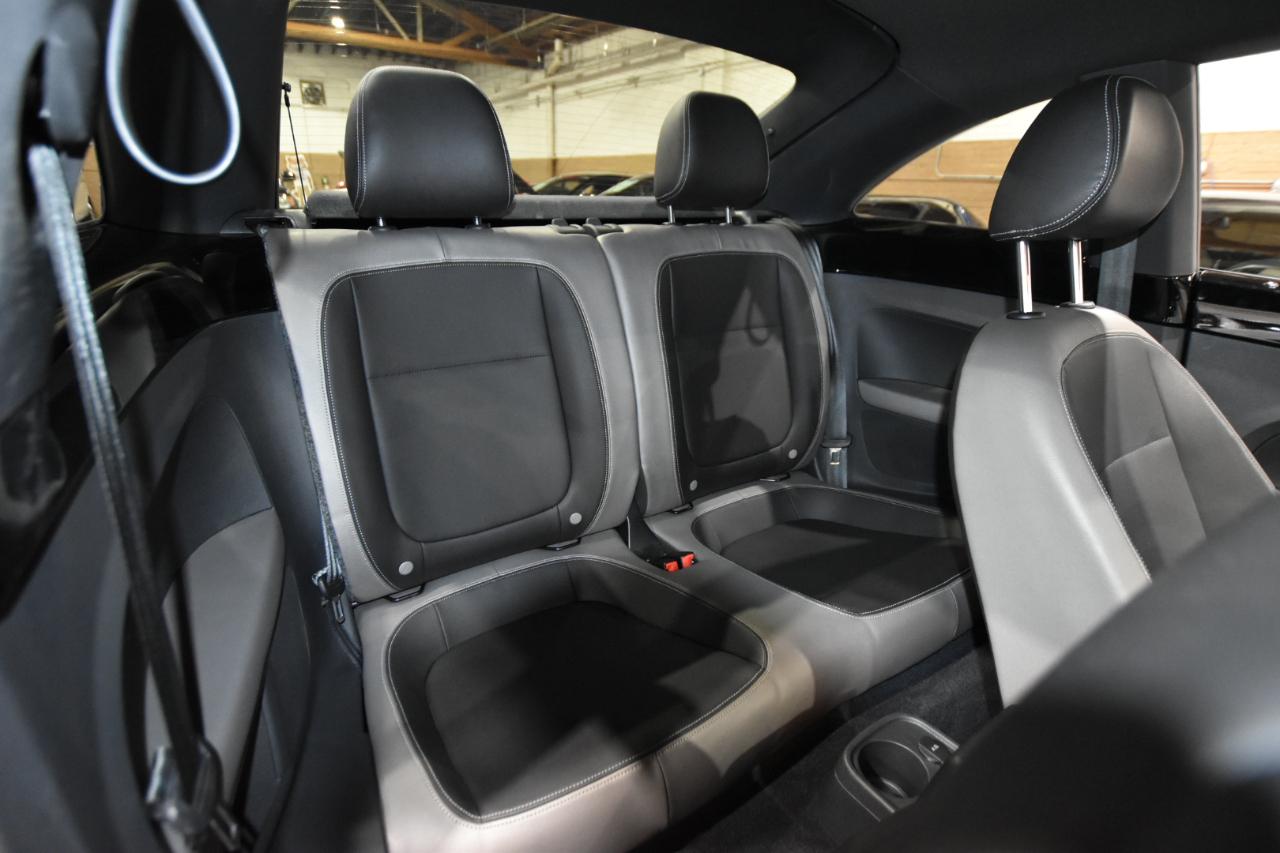 Volkswagen Beetle 2.5L PZEV W/SOUND/NAV 2012