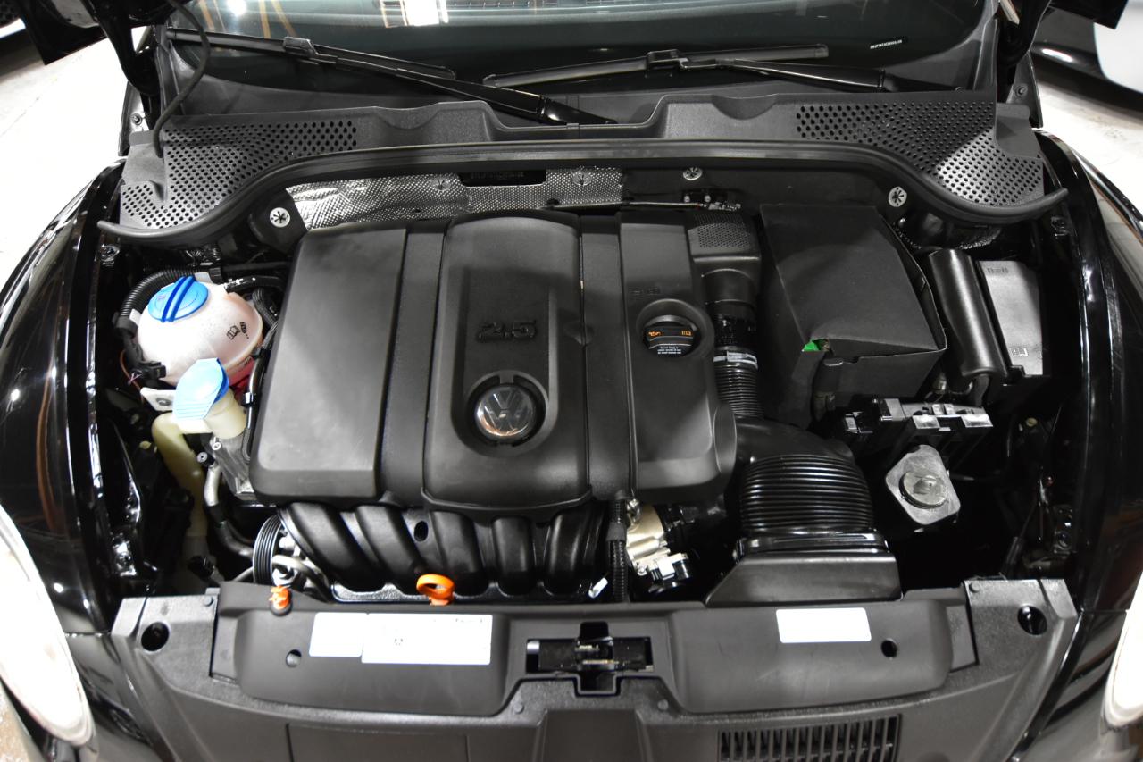 Volkswagen Beetle 2.5L PZEV W/SOUND/NAV 2012