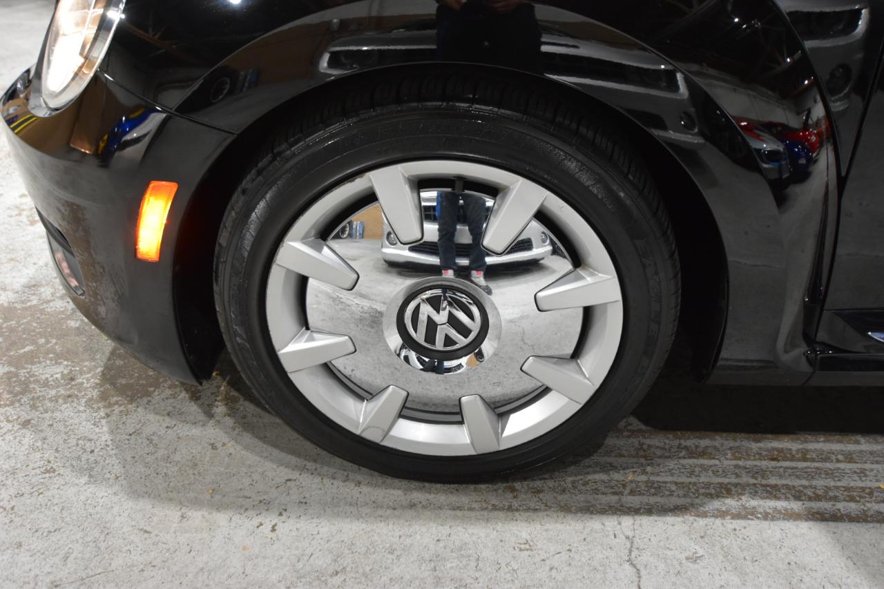 Volkswagen Beetle 2.5L PZEV W/SOUND/NAV 2012
