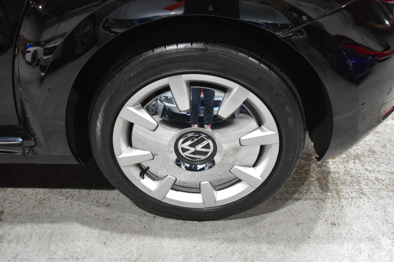 Volkswagen Beetle 2.5L PZEV W/SOUND/NAV 2012