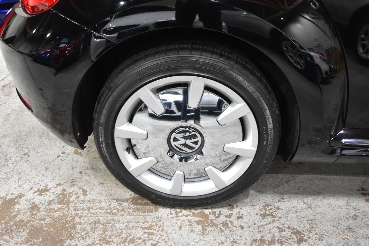 Volkswagen Beetle 2.5L PZEV W/SOUND/NAV 2012