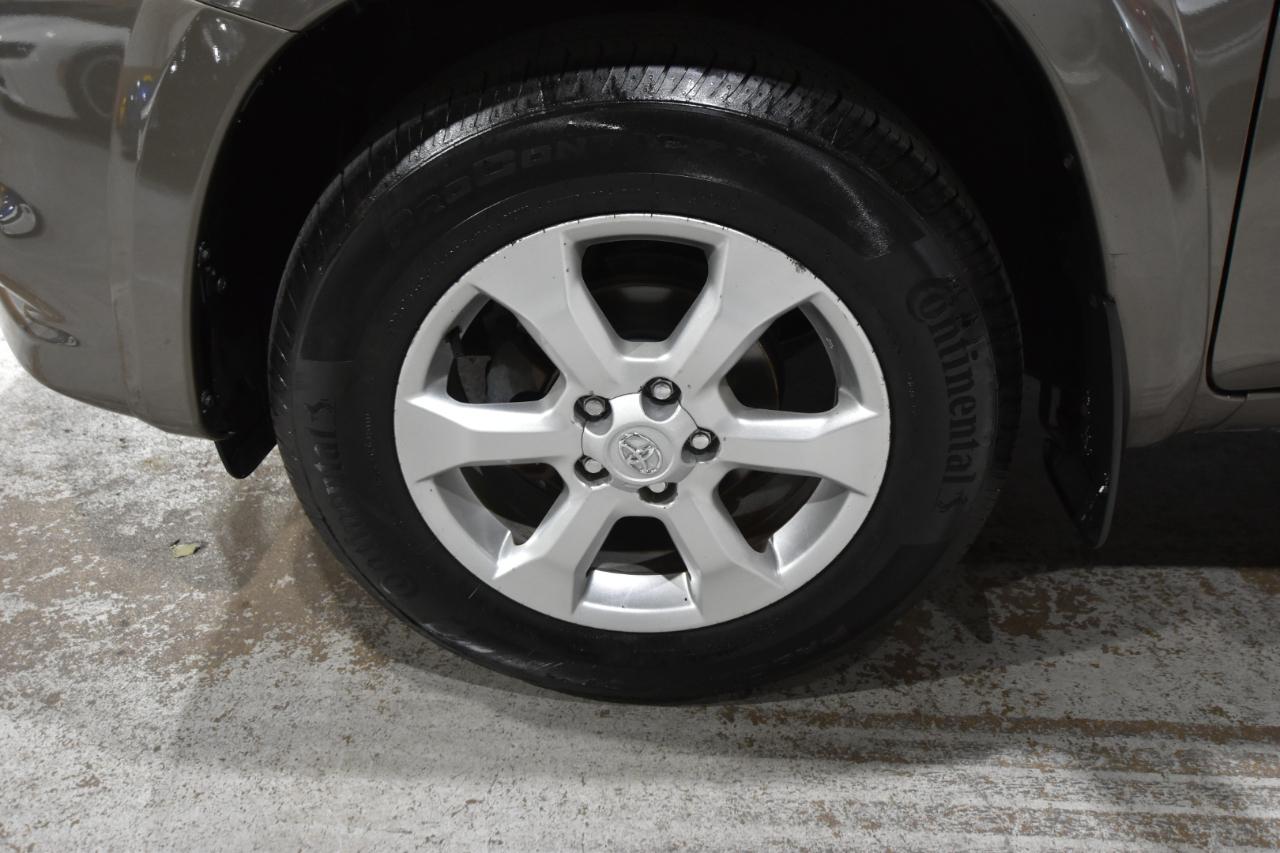Toyota RAV4 4WD 4dr 4-cyl 4-Spd AT Ltd (Natl) 2010