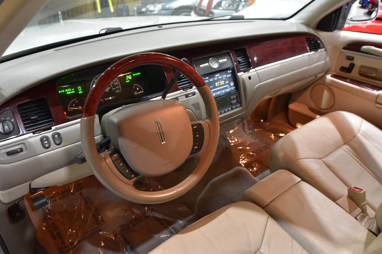 Lincoln Town Car 4dr Sdn Signature Limited 2005