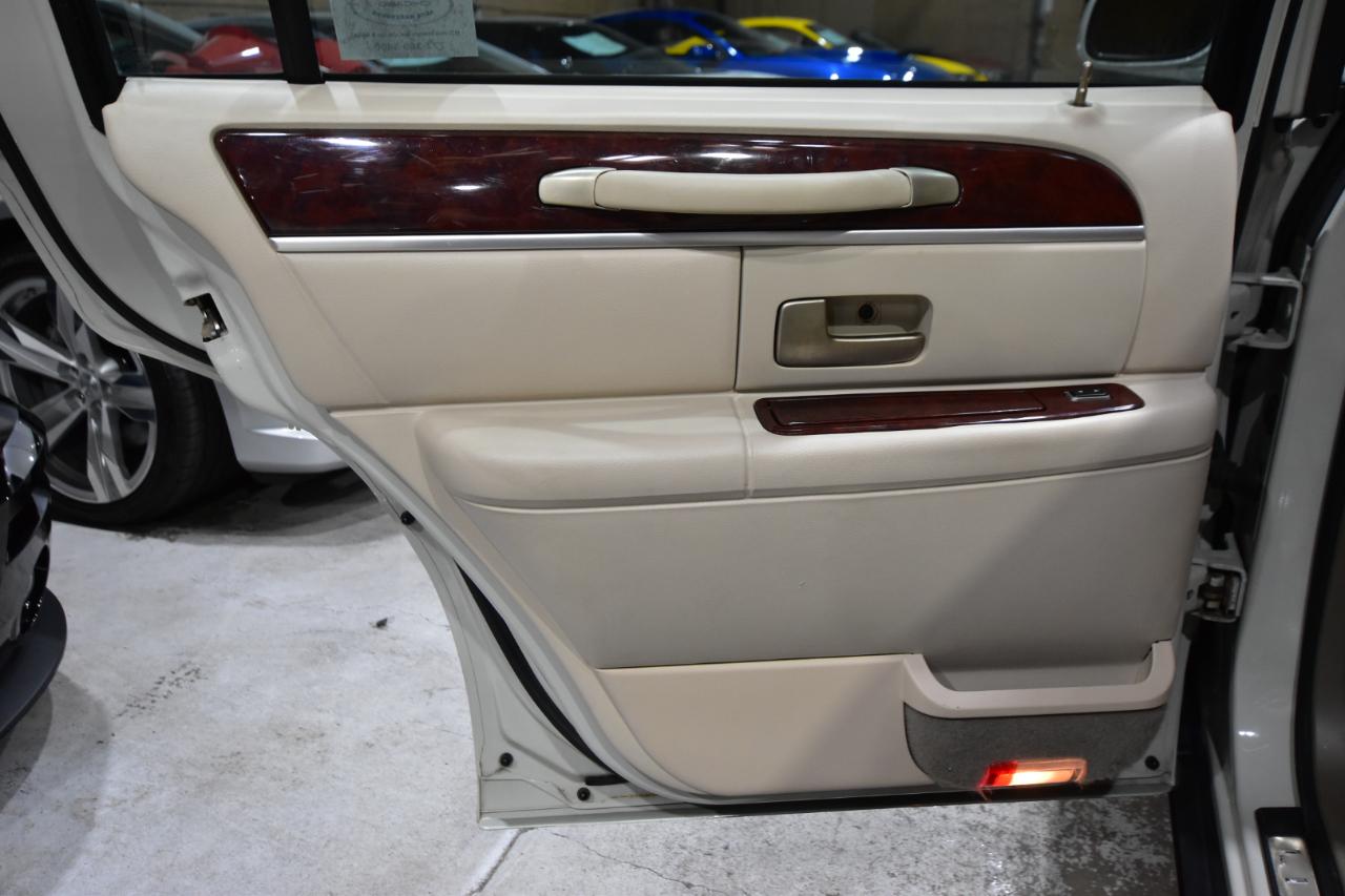 Lincoln Town Car 4dr Sdn Signature Limited 2005