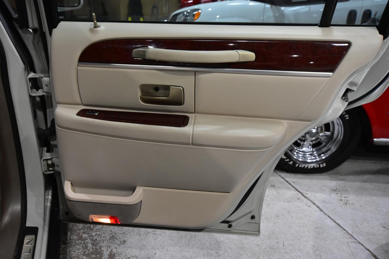 Lincoln Town Car 4dr Sdn Signature Limited 2005