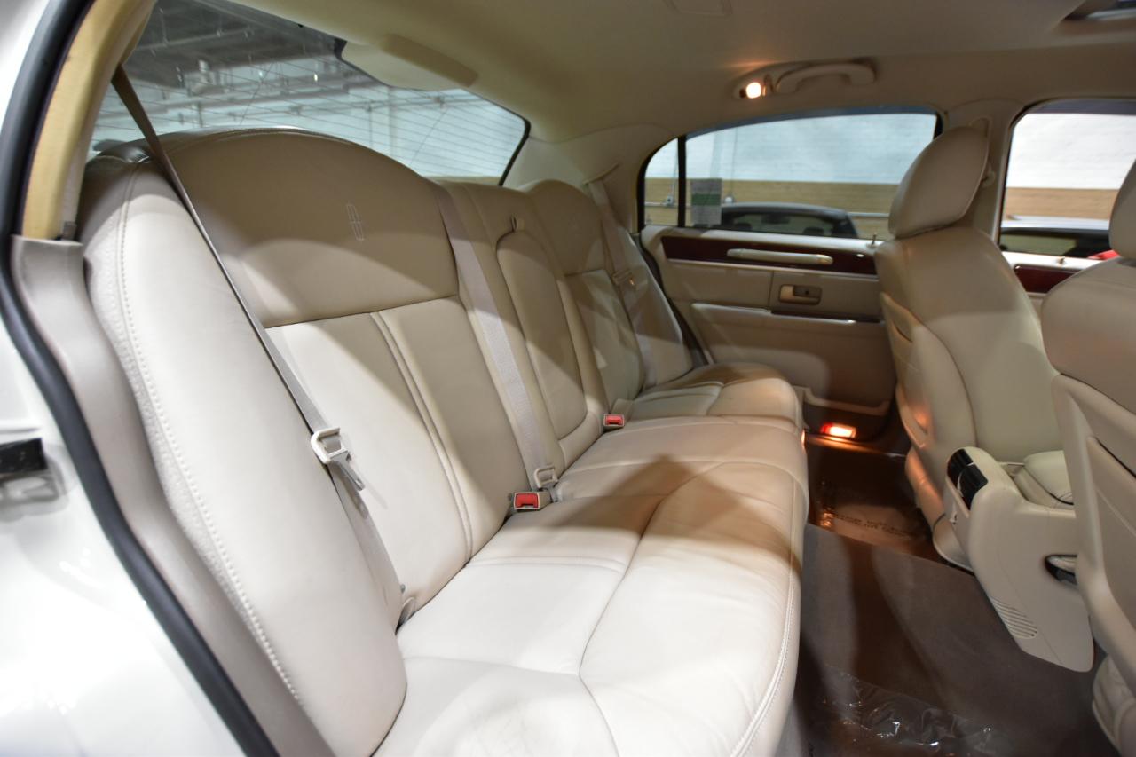 Lincoln Town Car 4dr Sdn Signature Limited 2005