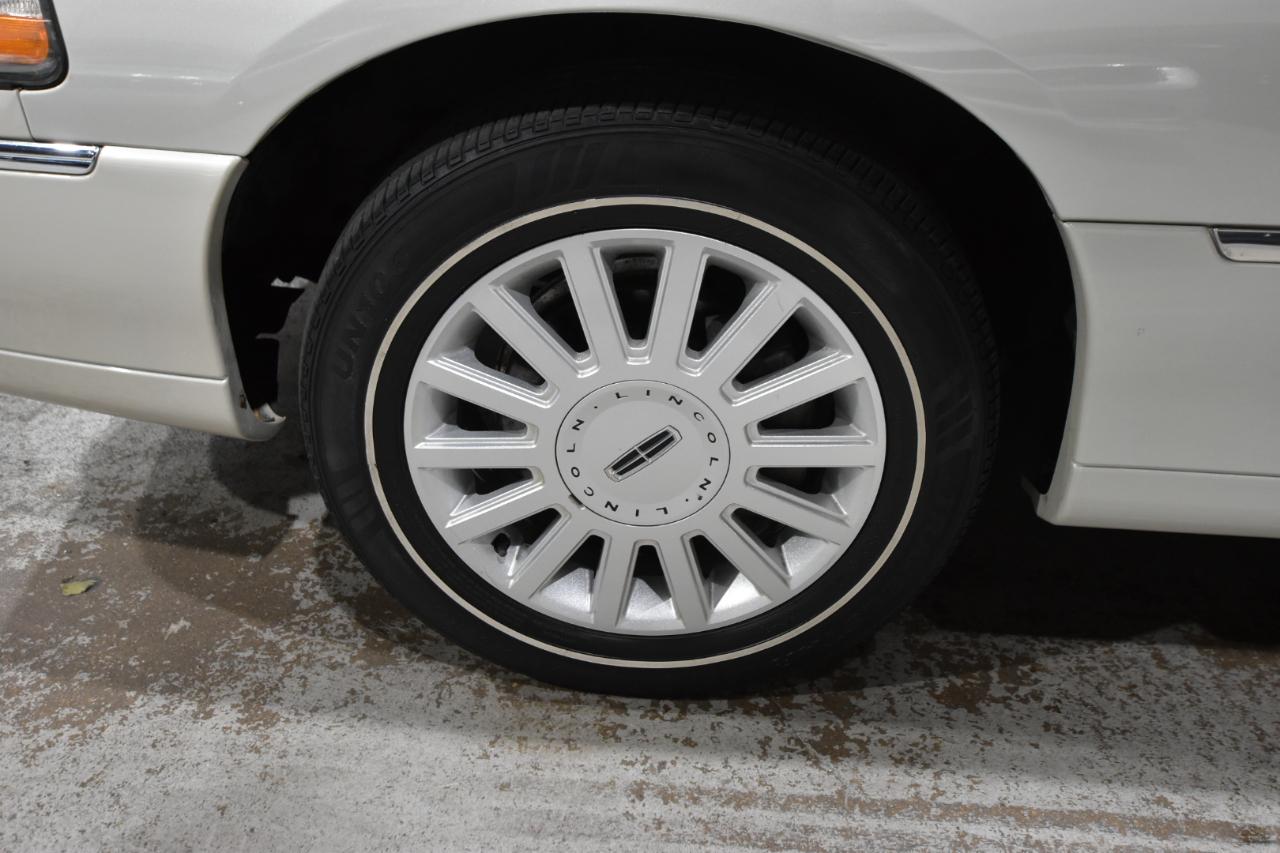 Lincoln Town Car 4dr Sdn Signature Limited 2005