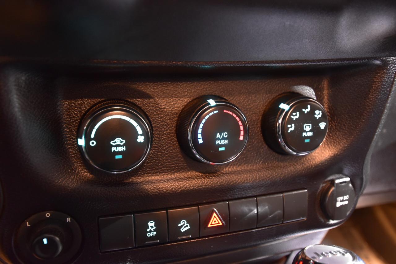 Jeep Wrangler Unlimited 4WD 4dr Willys Wheeler 2015