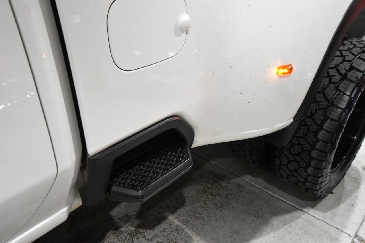 Chevrolet Silverado 3500HD 4WD Crew Cab 172" LT 2023