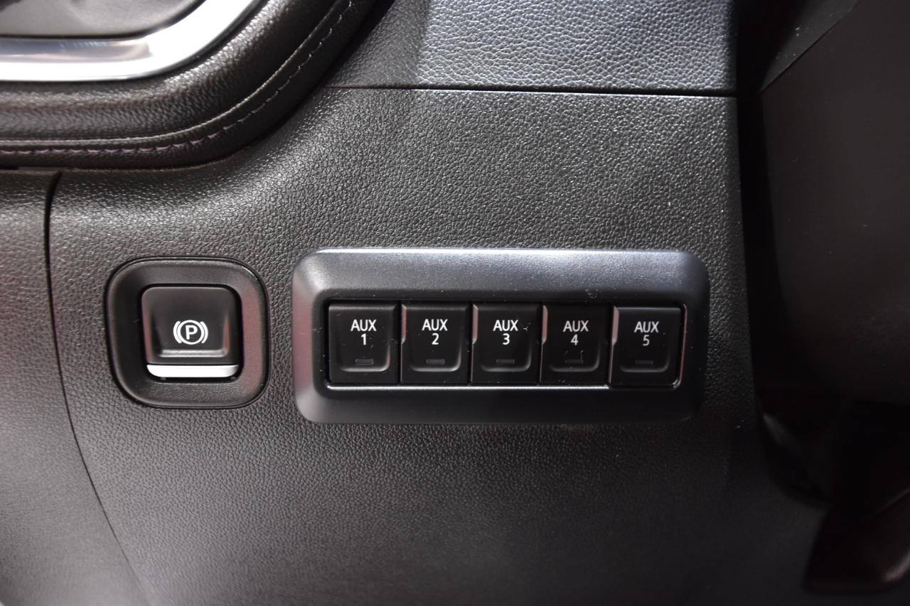 Chevrolet Silverado 3500HD 4WD Crew Cab 172" LT 2023