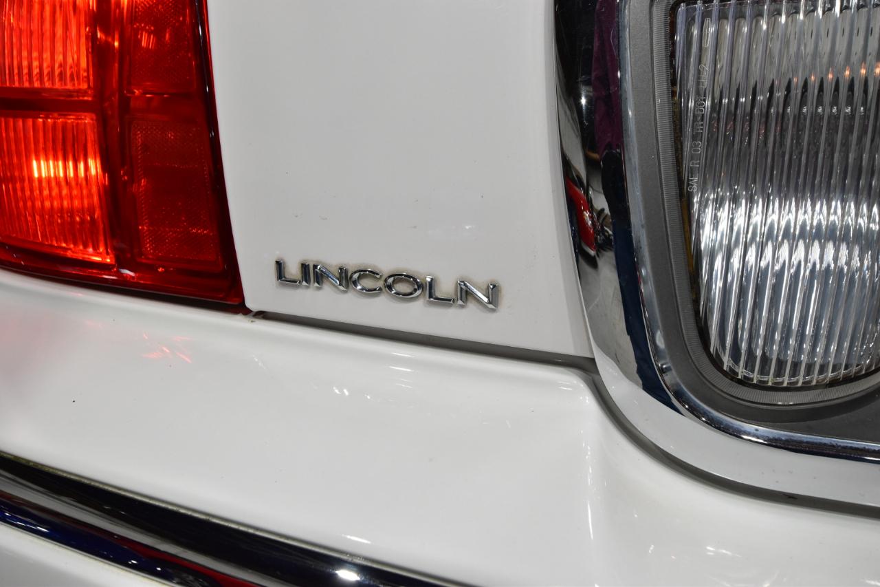Lincoln Town Car 4dr Sdn Signature Limited 2008