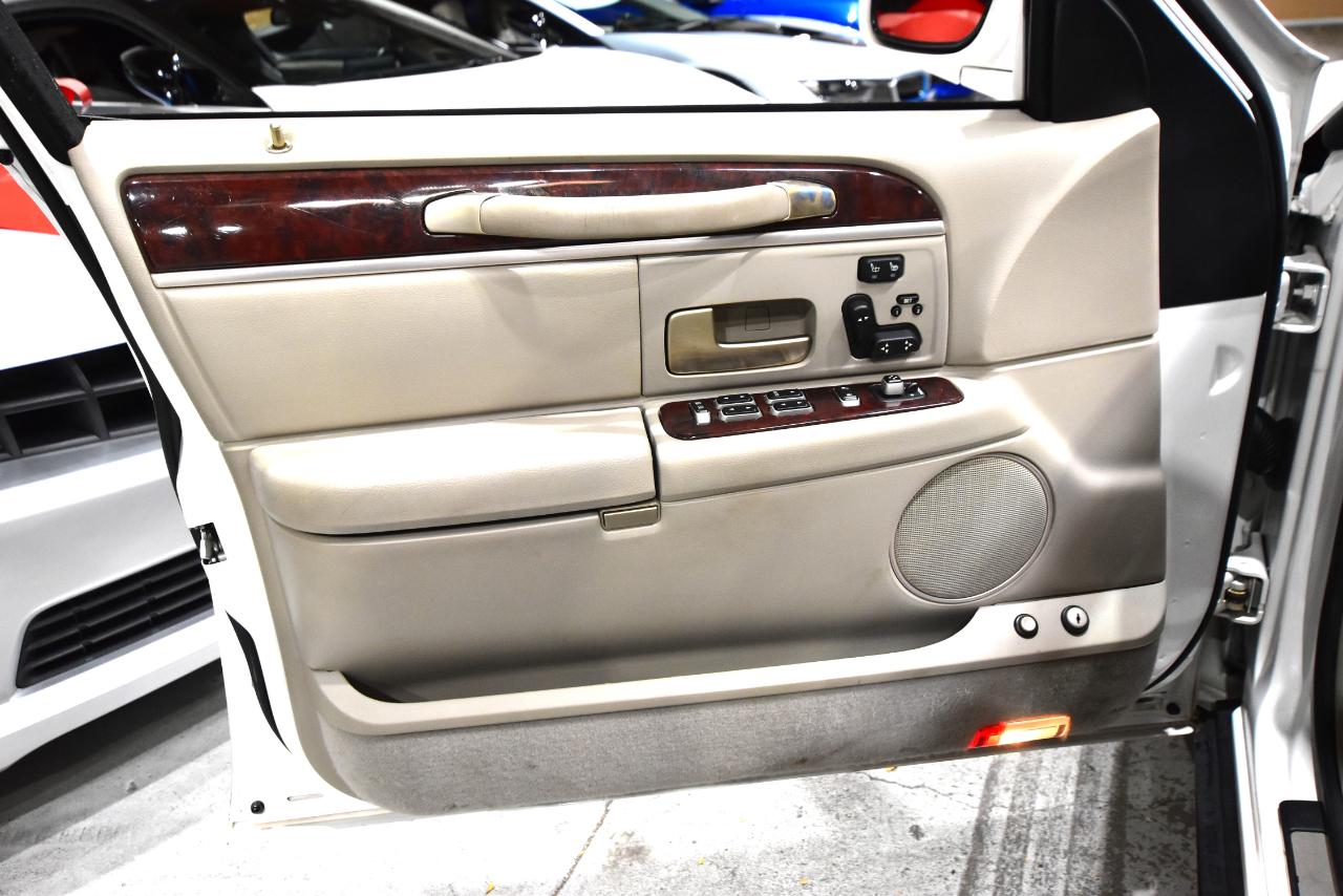 Lincoln Town Car 4dr Sdn Signature Limited 2008