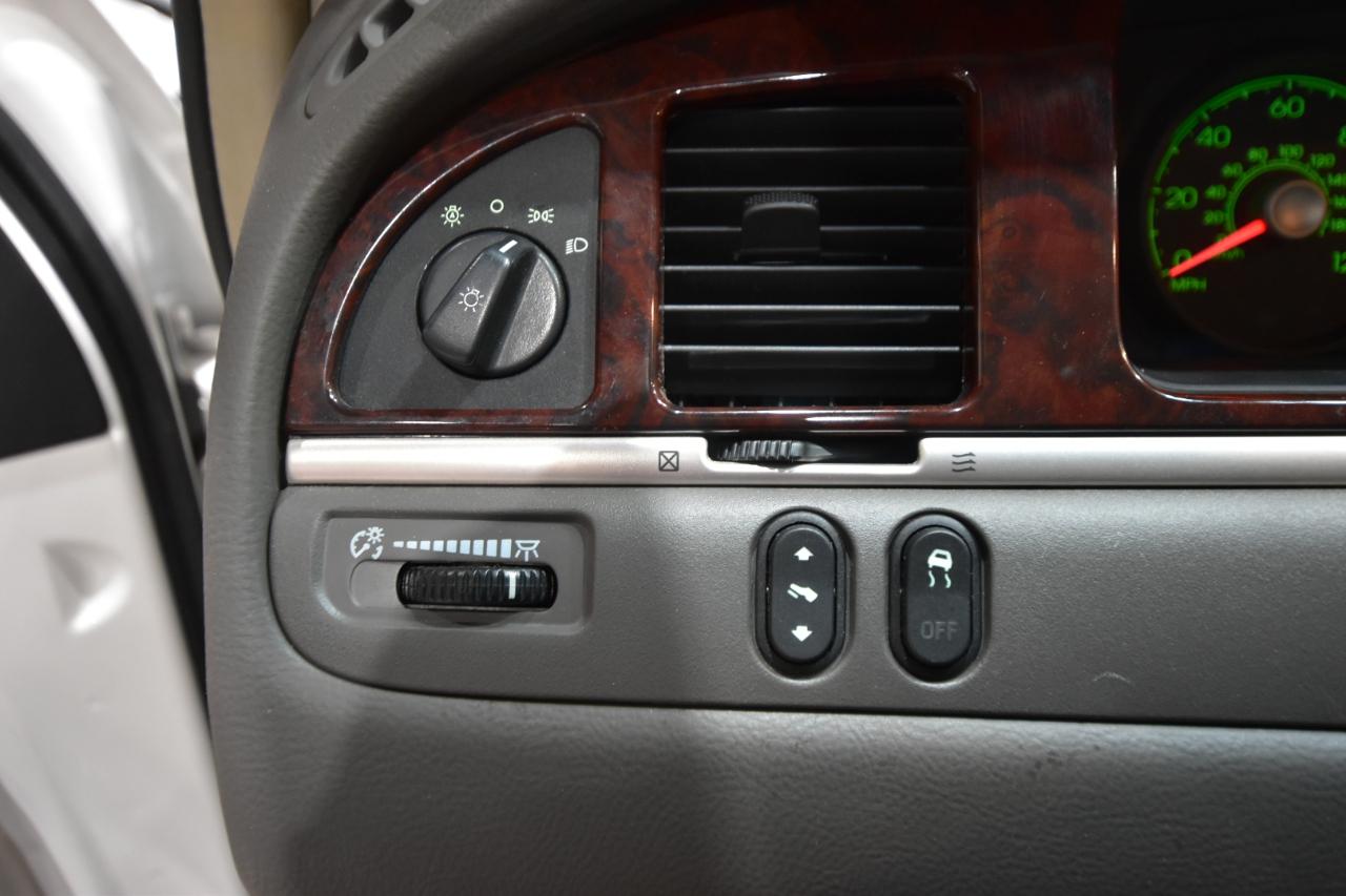 Lincoln Town Car 4dr Sdn Signature Limited 2008