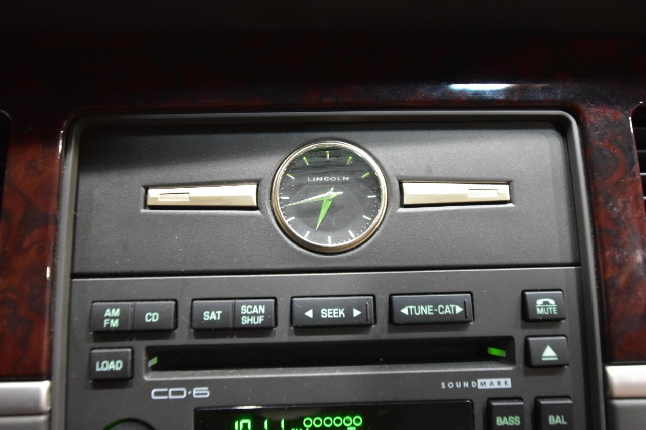 Lincoln Town Car 4dr Sdn Signature Limited 2008