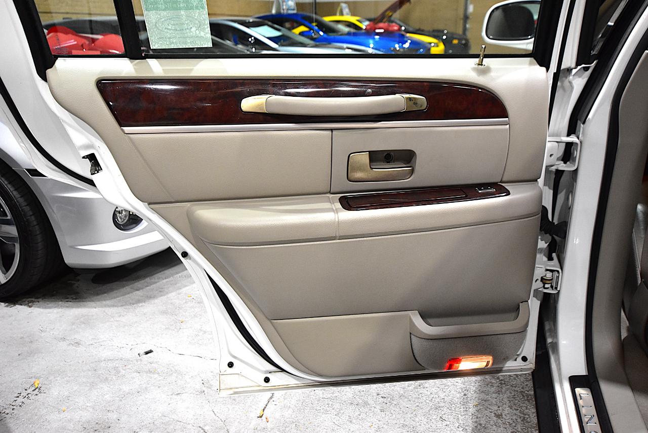 Lincoln Town Car 4dr Sdn Signature Limited 2008