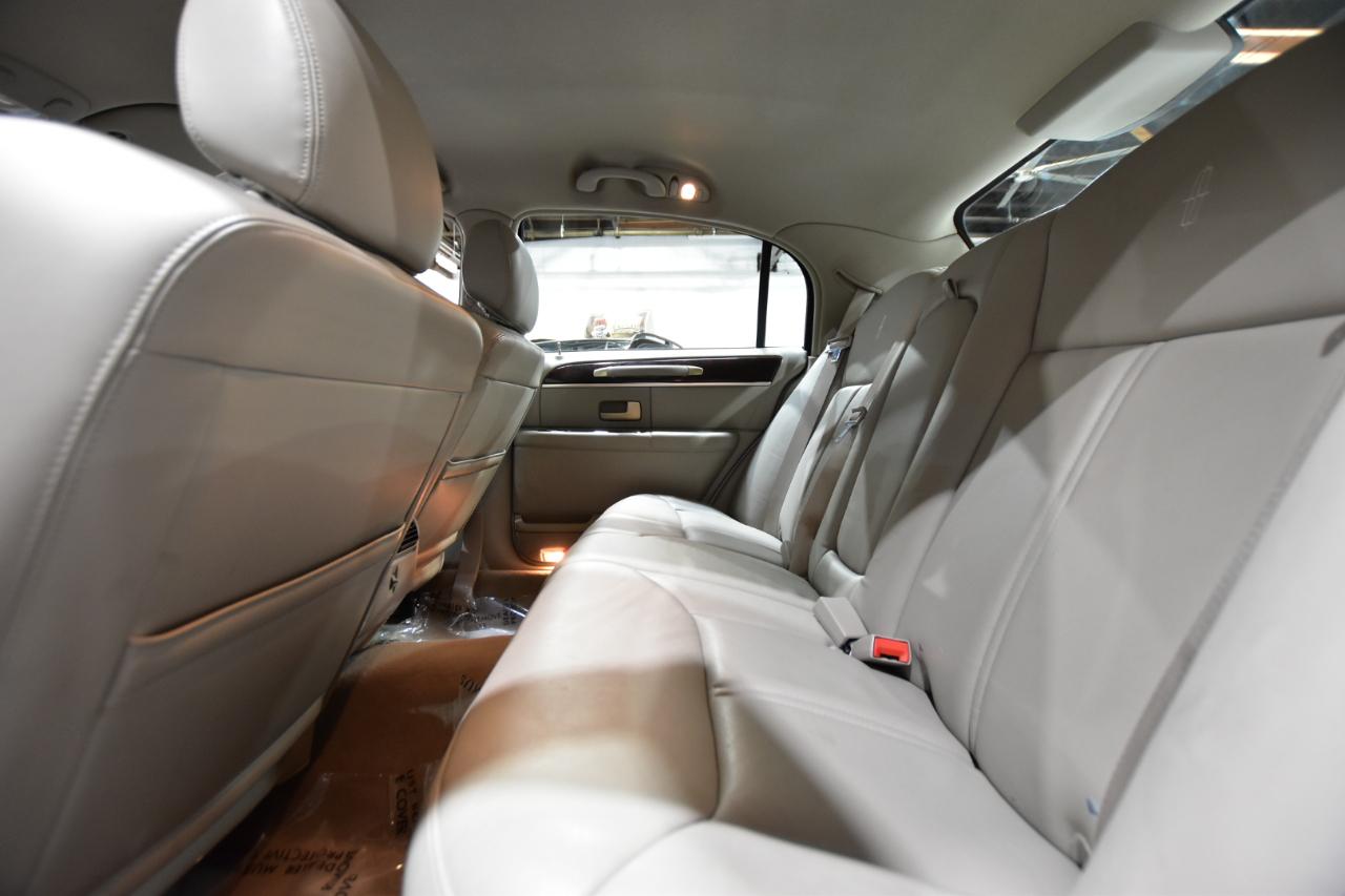 Lincoln Town Car 4dr Sdn Signature Limited 2008