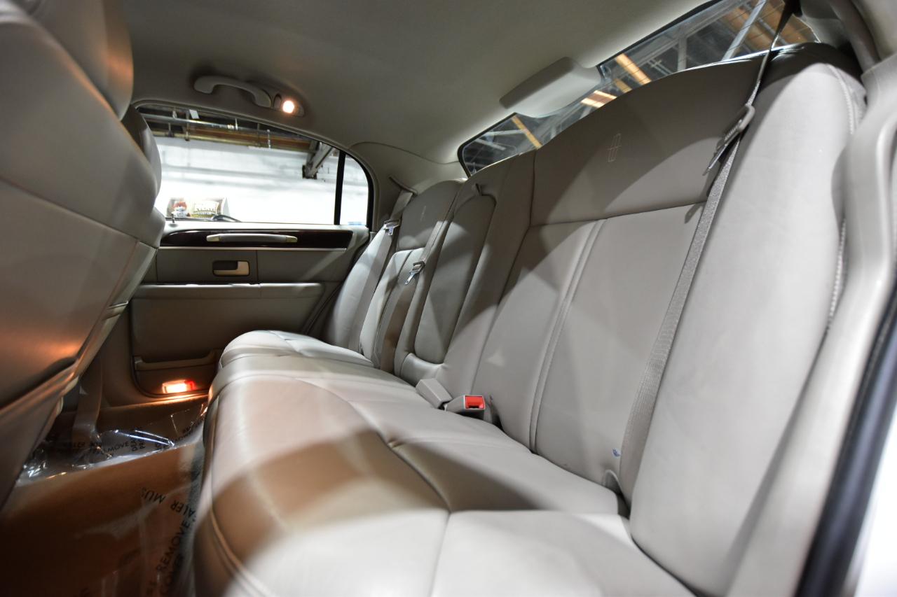 Lincoln Town Car 4dr Sdn Signature Limited 2008