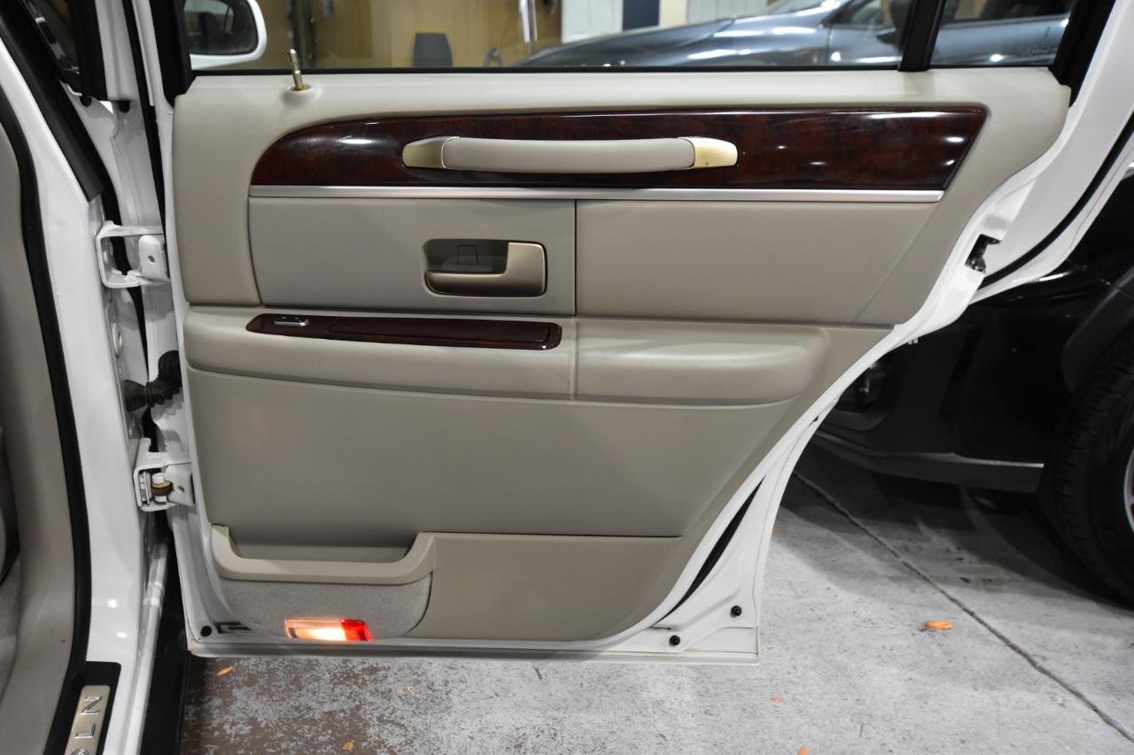 Lincoln Town Car 4dr Sdn Signature Limited 2008