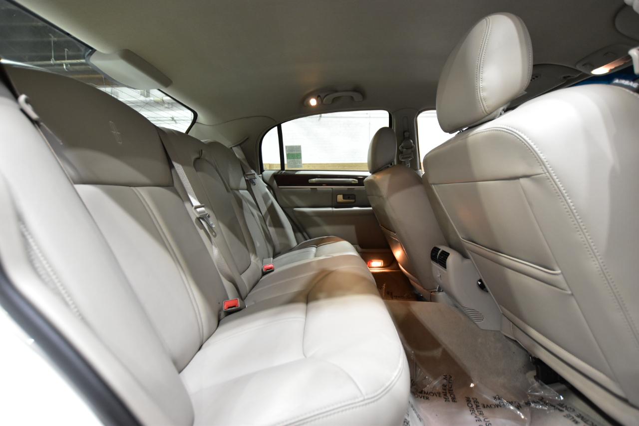 Lincoln Town Car 4dr Sdn Signature Limited 2008