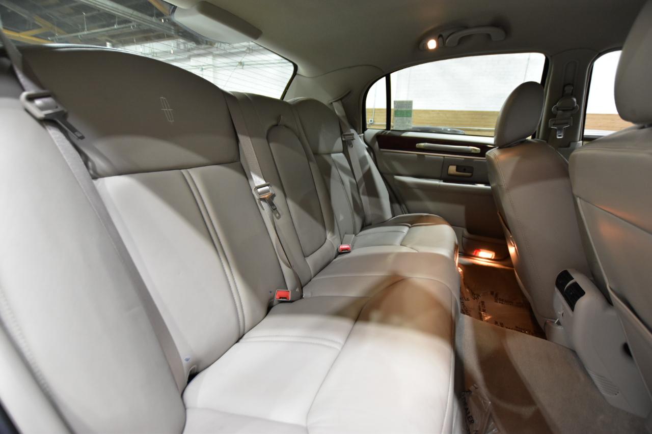 Lincoln Town Car 4dr Sdn Signature Limited 2008