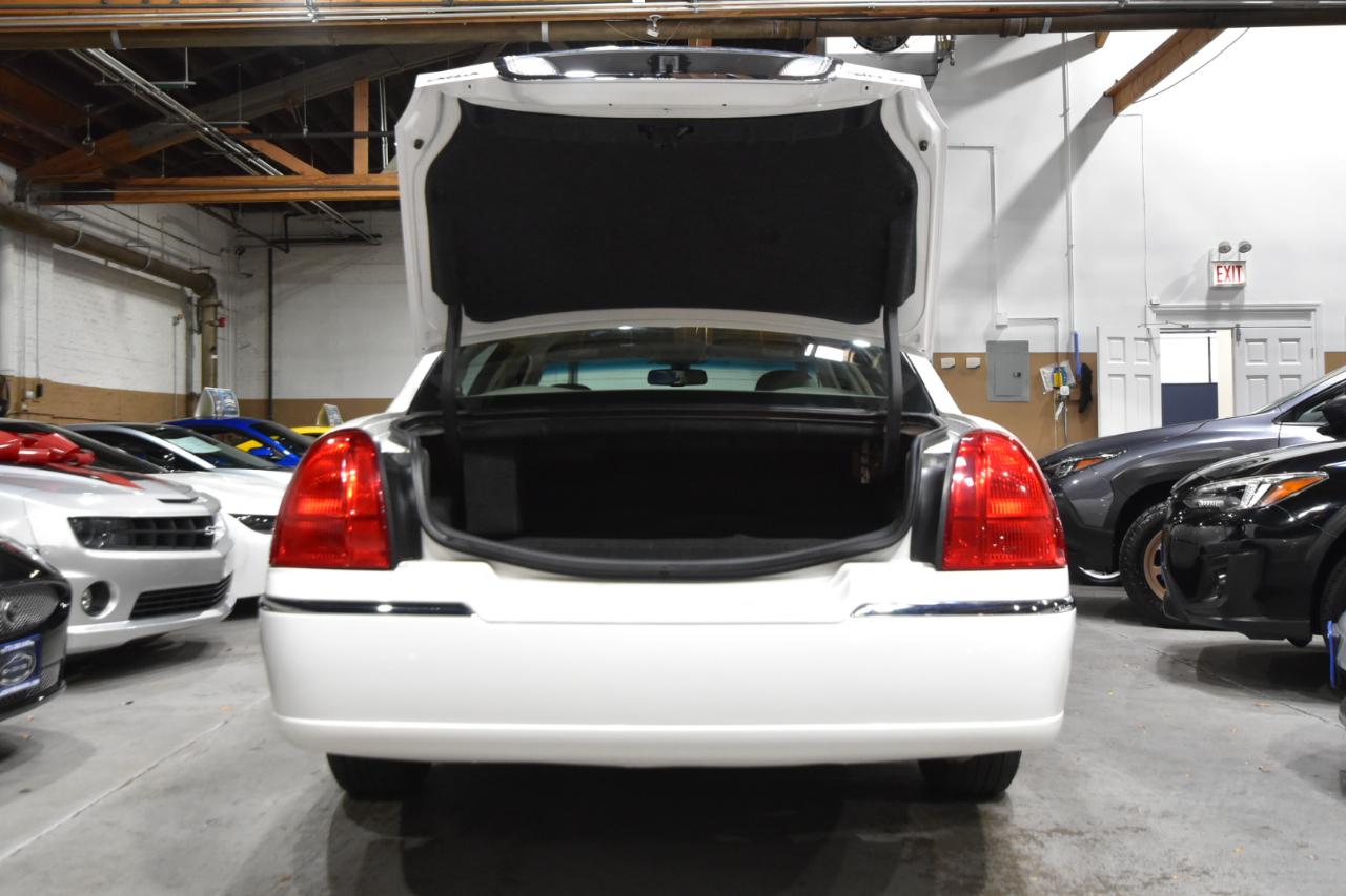 Lincoln Town Car 4dr Sdn Signature Limited 2008