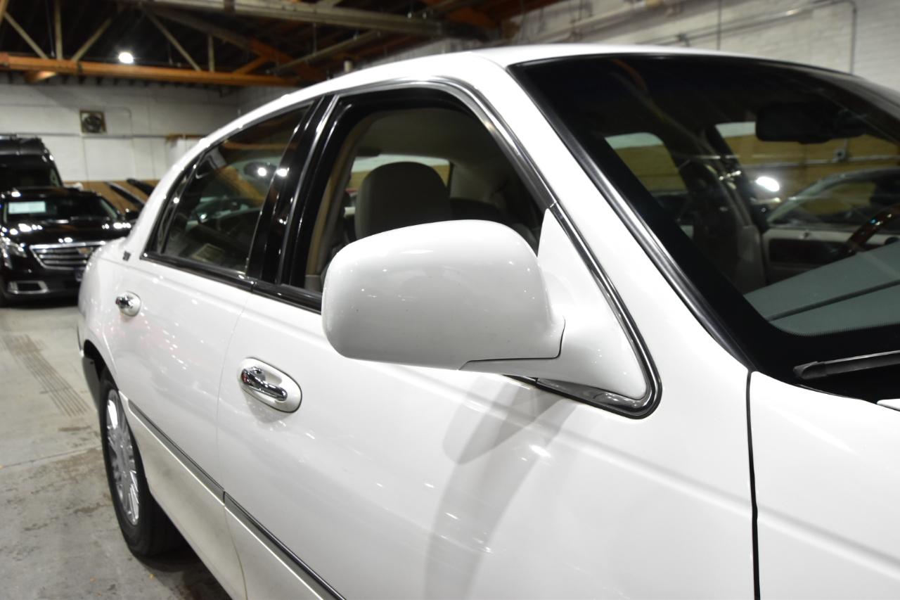 Lincoln Town Car 4dr Sdn Signature Limited 2008