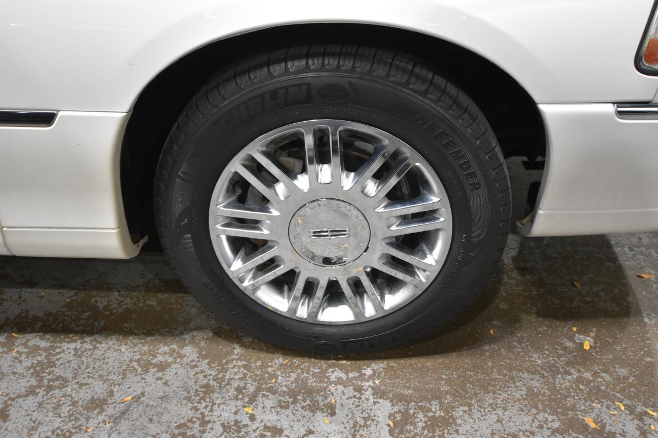 Lincoln Town Car 4dr Sdn Signature Limited 2008