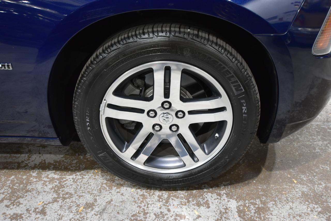 Dodge Charger 4dr Sdn R/T RWD 2006