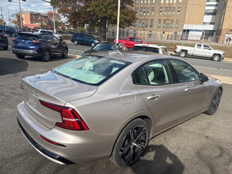 Volvo S60  2024 Volvo S60  2024