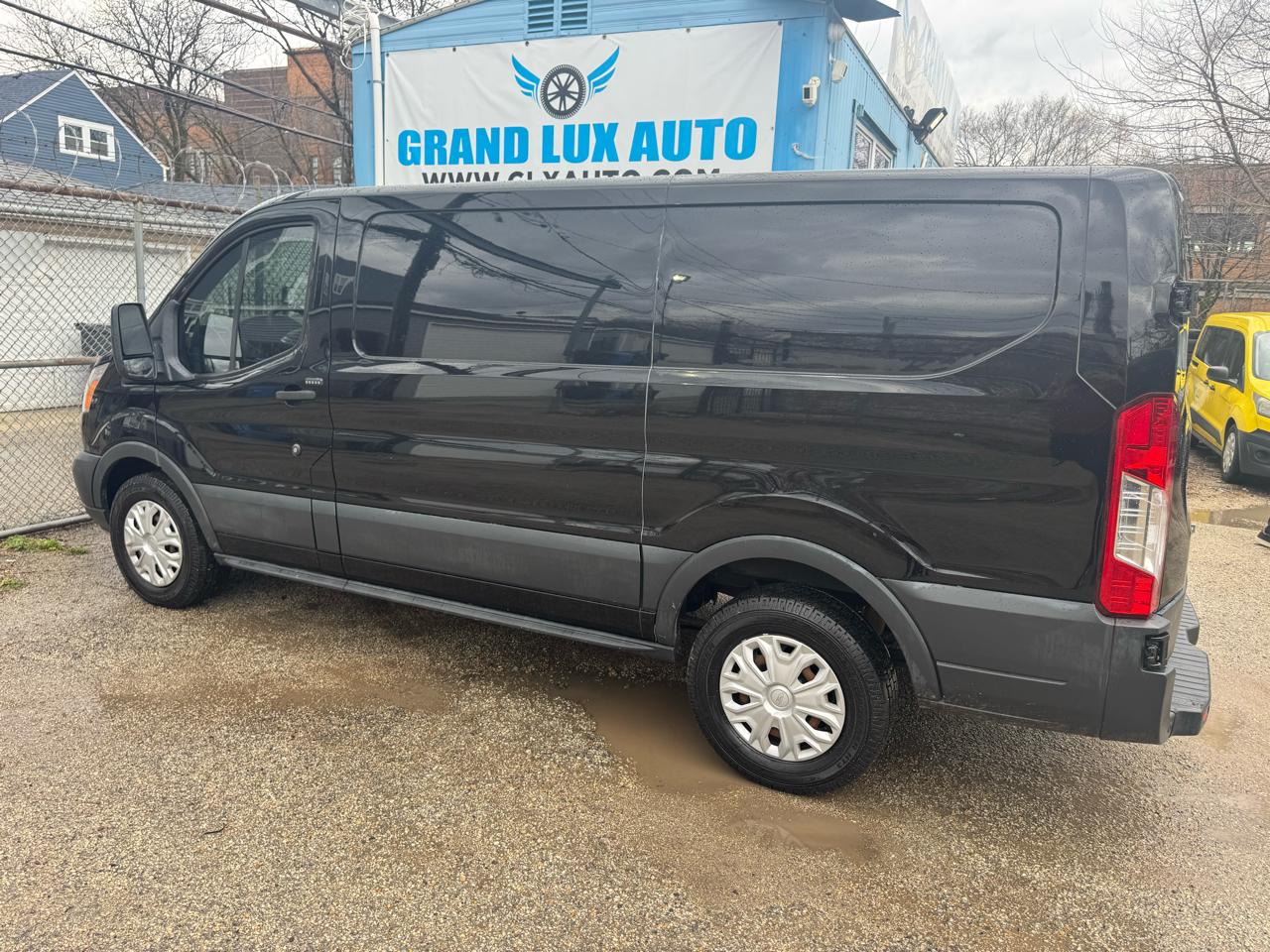 View vehicle photo 5