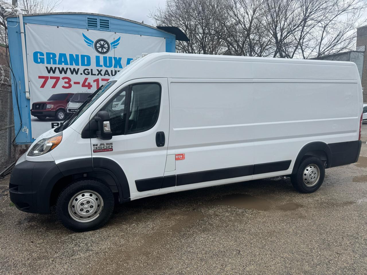 View vehicle photo 5