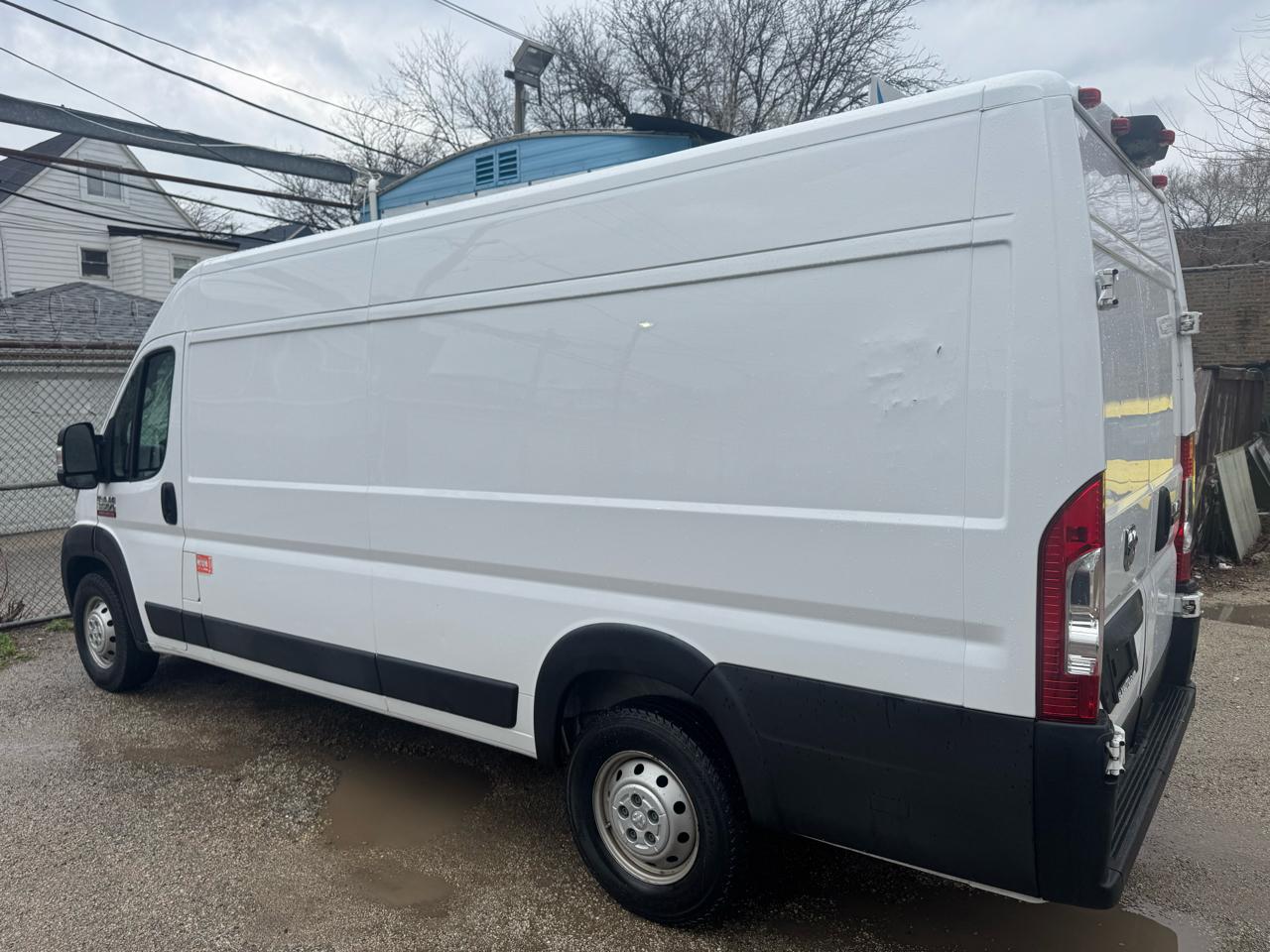 View vehicle photo 7