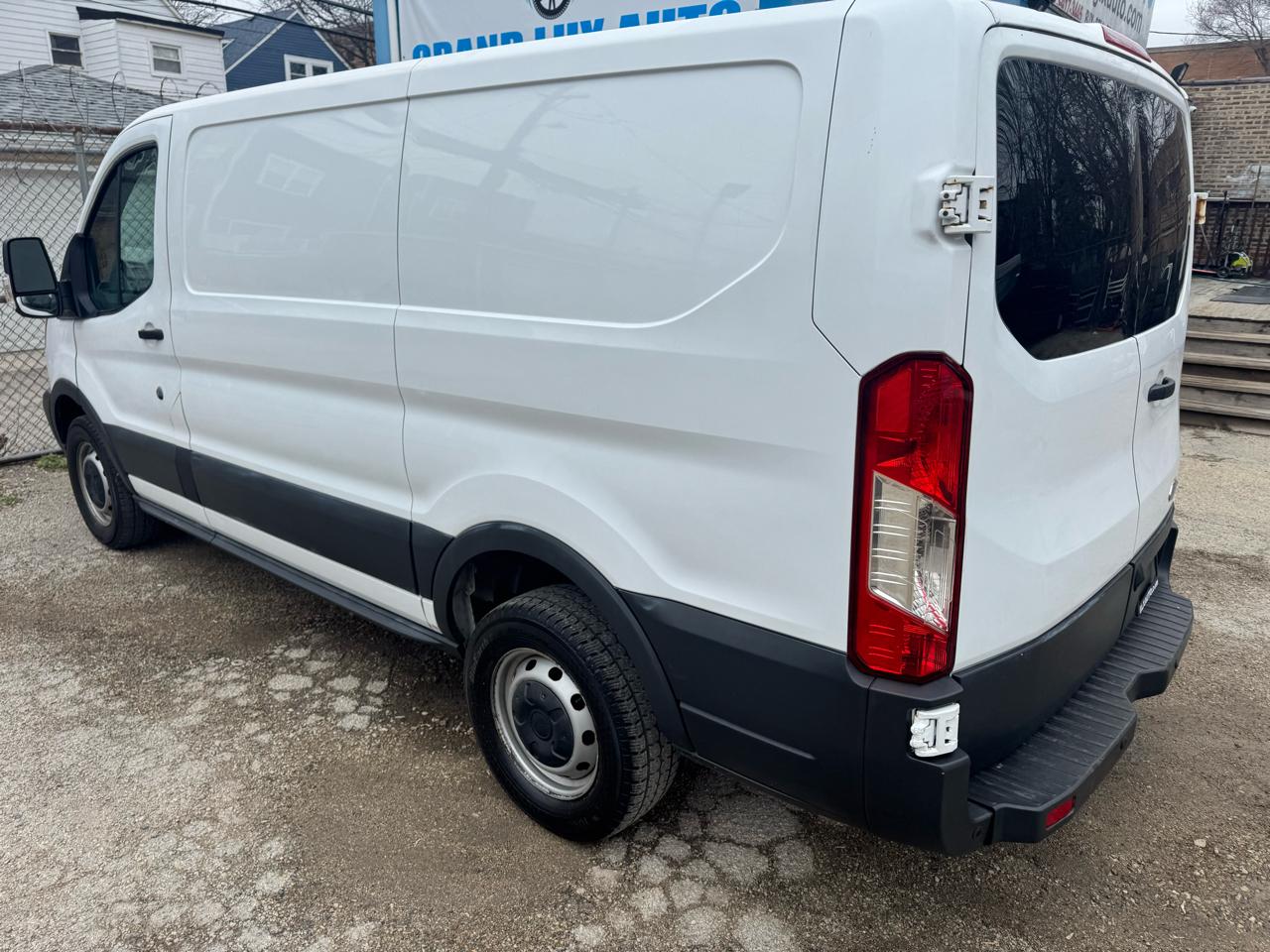 View vehicle photo 7