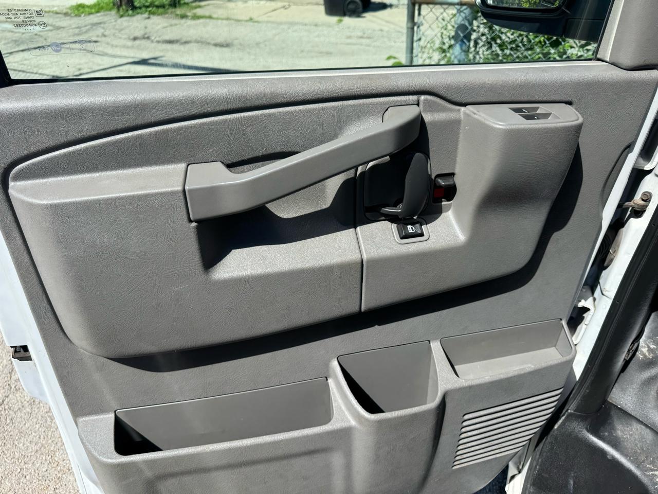 2017 Chevrolet Express Cargo Work Van - Photo 17