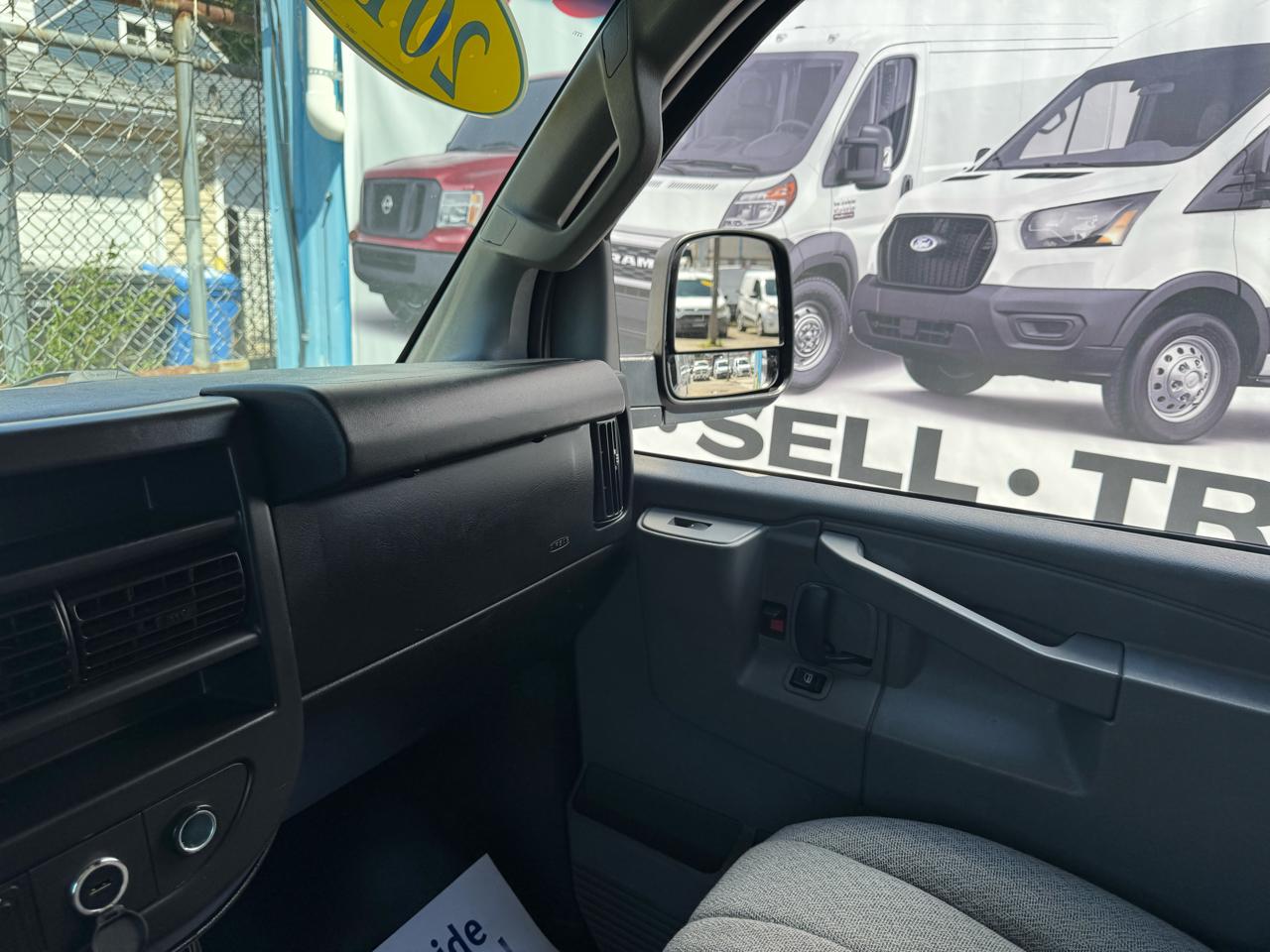 2017 Chevrolet Express Cargo Work Van - Photo 28