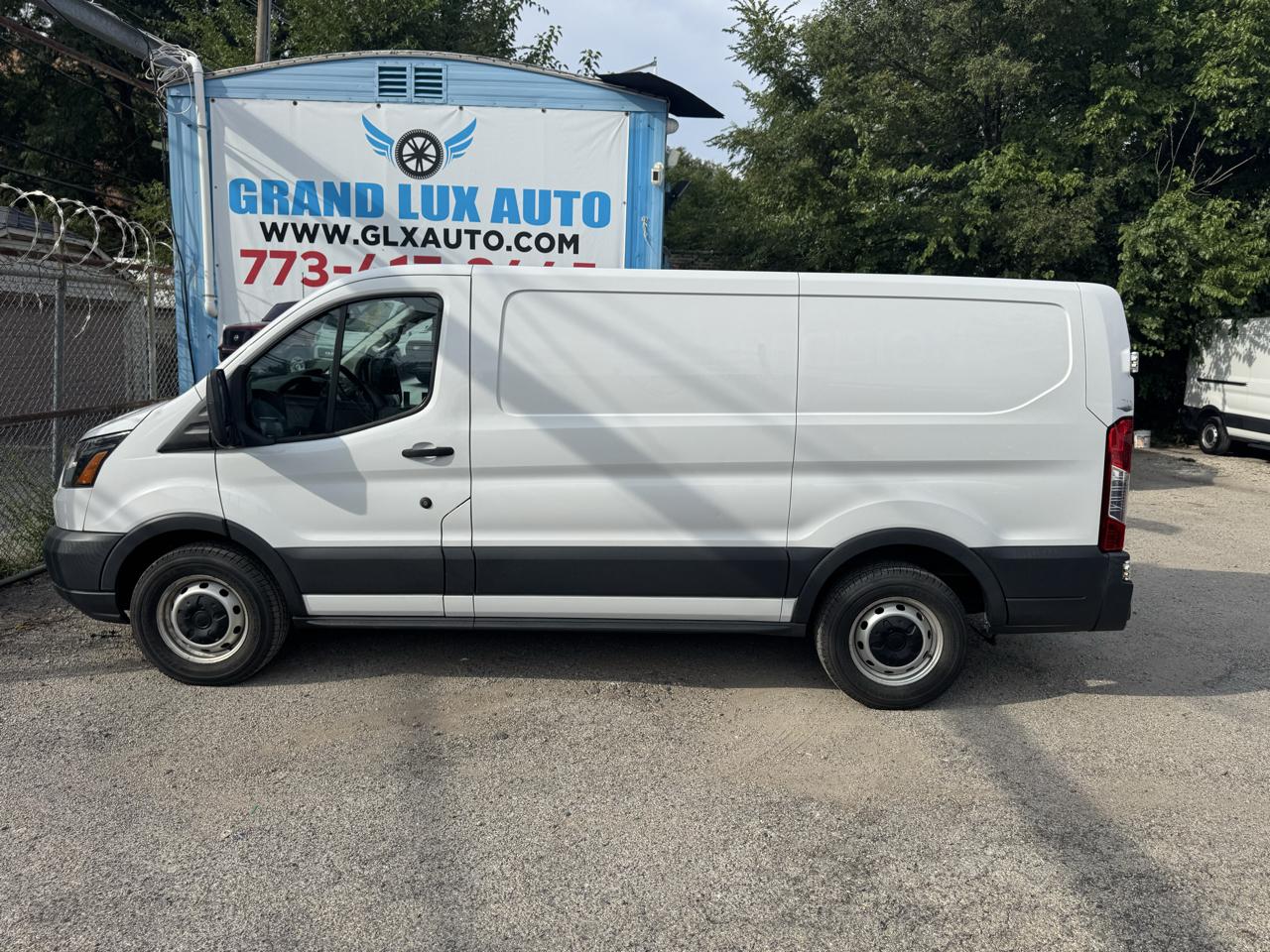 Ford Transit photo 5